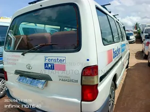Toyota HiAce 2000 White