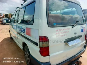 Toyota HiAce 2000 White
