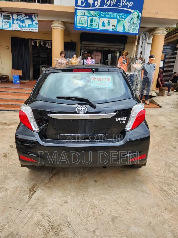 Toyota Yaris LE Hatchback 5dr 2014 Black