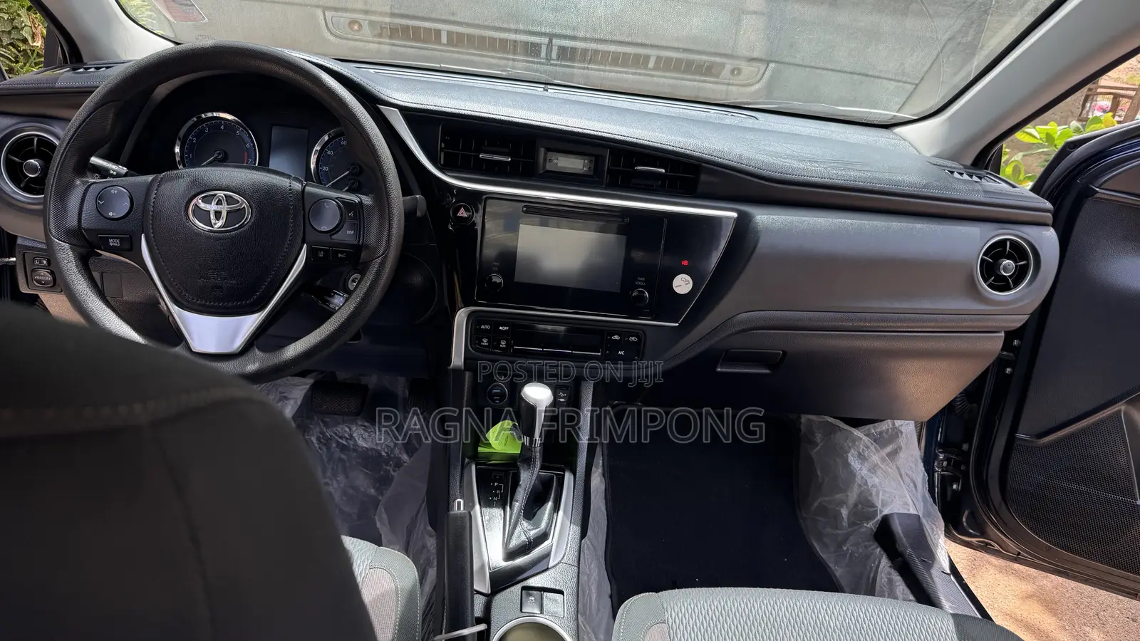 Toyota Corolla LE (1.8L 4cyl 2A) 2018 Black