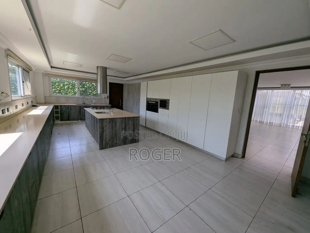 7bdrm House in Airport Hills for sale