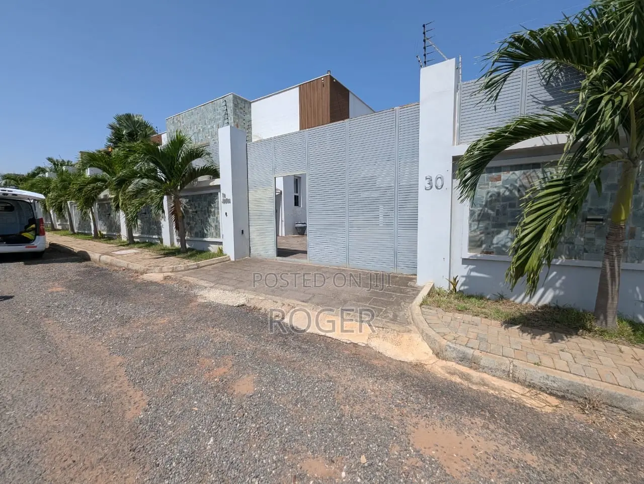 7bdrm House in Airport Hills for sale
