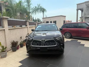 Toyota Highlander LE 2021 Black