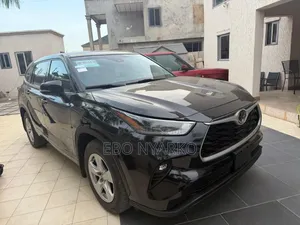 Toyota Highlander LE 2021 Black