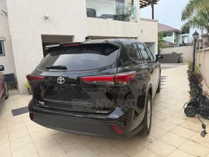 Toyota Highlander LE 2021 Black