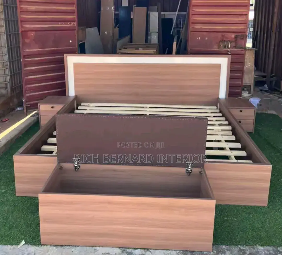 Modern Laminated Queen Size Bed With Ottoman