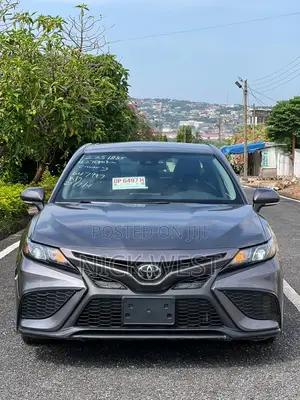 Toyota Camry SE 2022 Gray