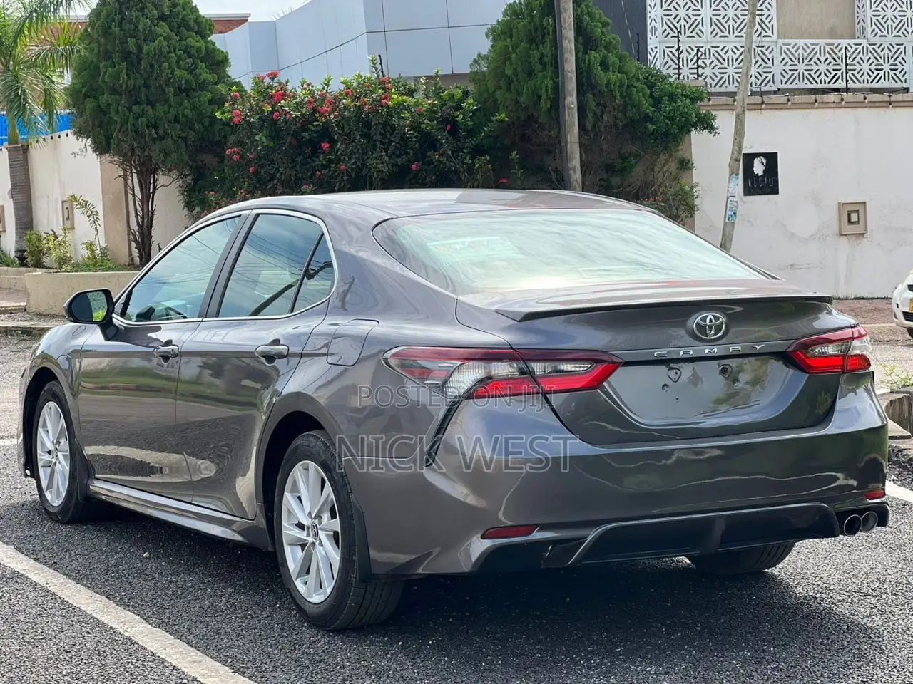 Toyota Camry SE 2022 Gray