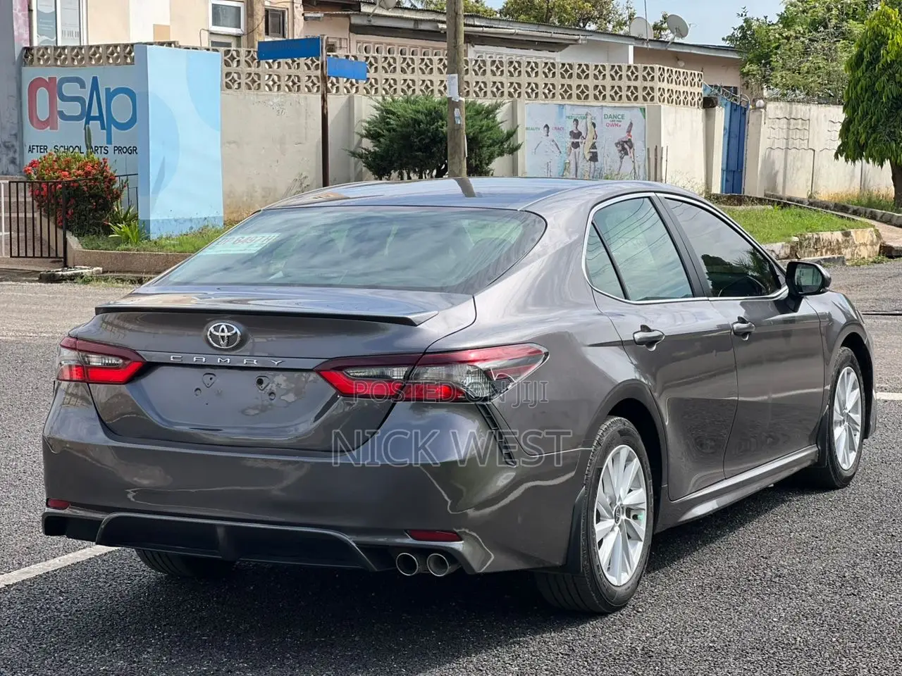 Toyota Camry SE 2022 Gray