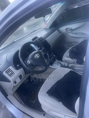 Toyota Corolla L 4dr Sedan (1.8L 4cyl 5M) 2013 Silver