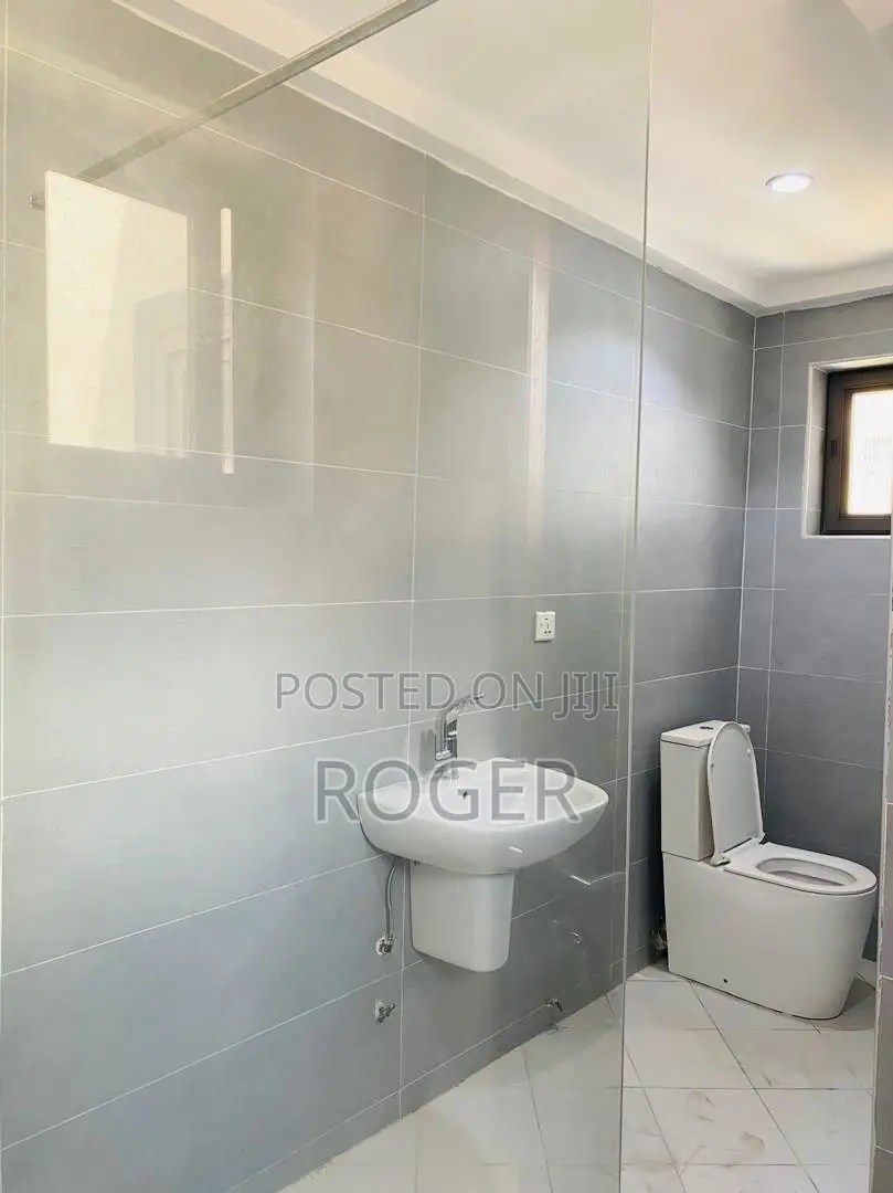 4bdrm House in Achimota Kingsby, Mile 7 for sale