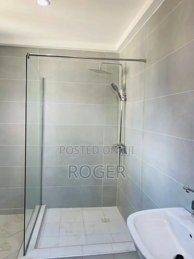 4bdrm House in Achimota Kingsby, Mile 7 for sale