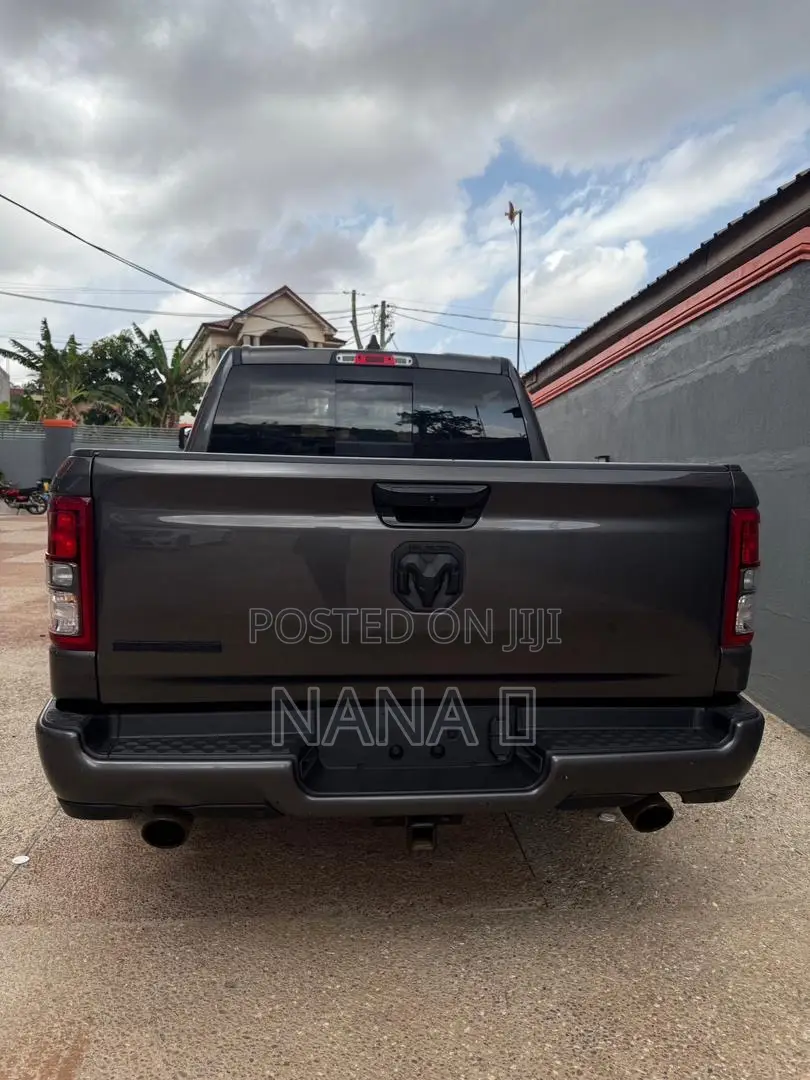 RAM 1500 Big Horn Crew Cab 4WD 5.6 ft SB 2023 Black