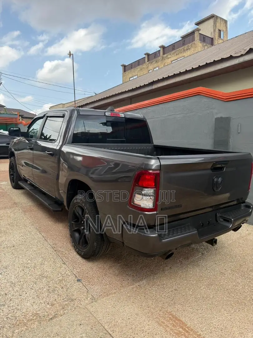 RAM 1500 Big Horn Crew Cab 4WD 5.6 ft SB 2023 Black