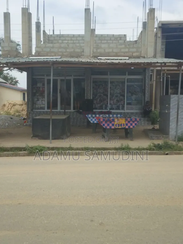 Road Side 2 Shops With Two Mini Flats (2 Single Room Self) Obakrowa