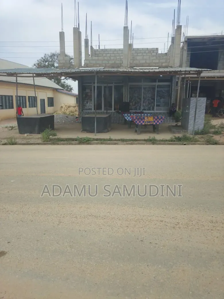 Road Side 2 Shops With Two Mini Flats (2 Single Room Self) Obakrowa