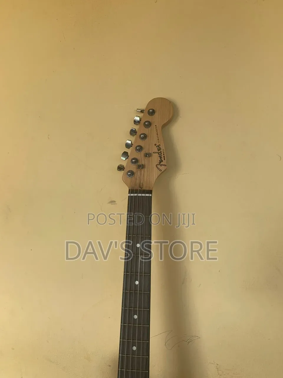 Strat-Style Electric Guitar