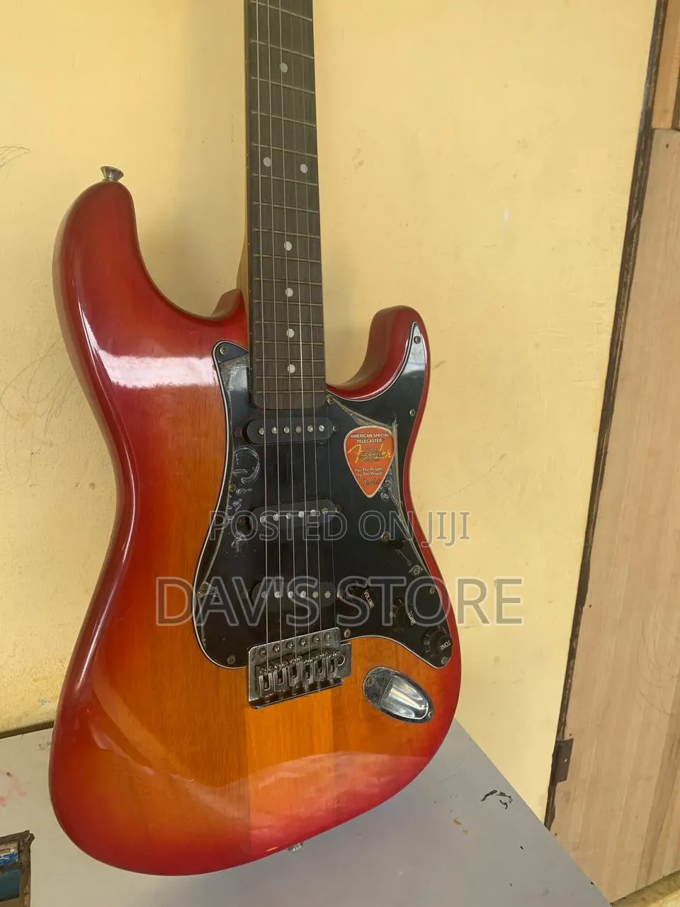 Strat-Style Electric Guitar