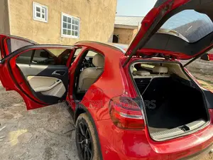 Mercedes-Benz GLA 250 2016 Red