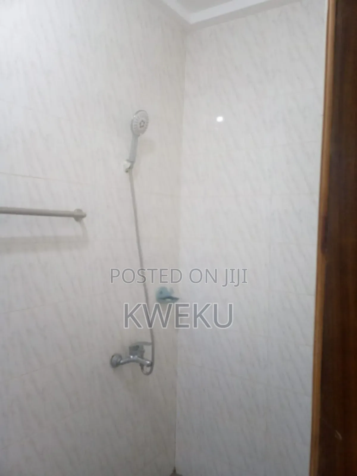 1bdrm Apartment in Estate Agency, Baatsona Total for rent