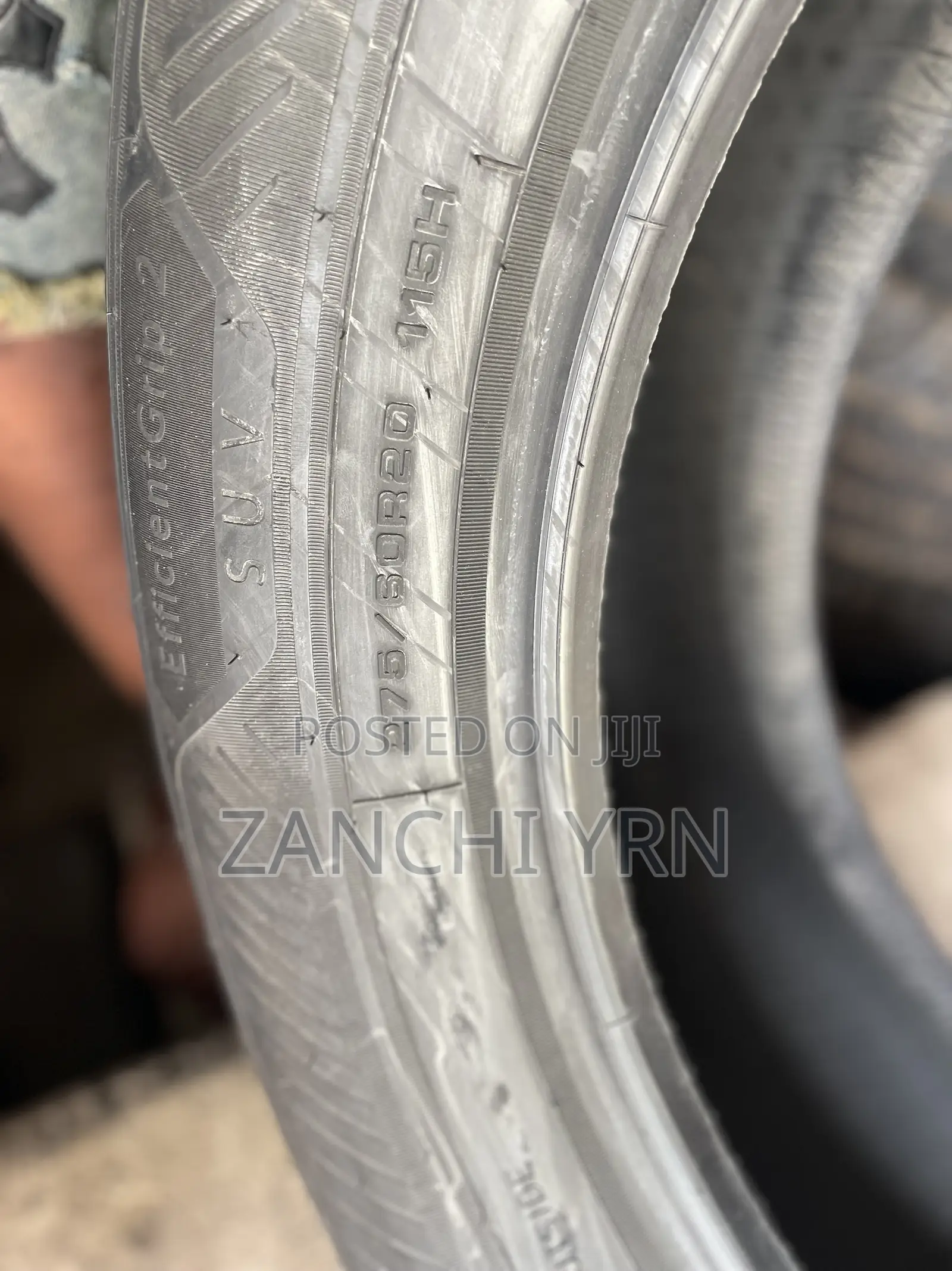 275/60r20 115h Goodyear Efficient Grip2 Suv