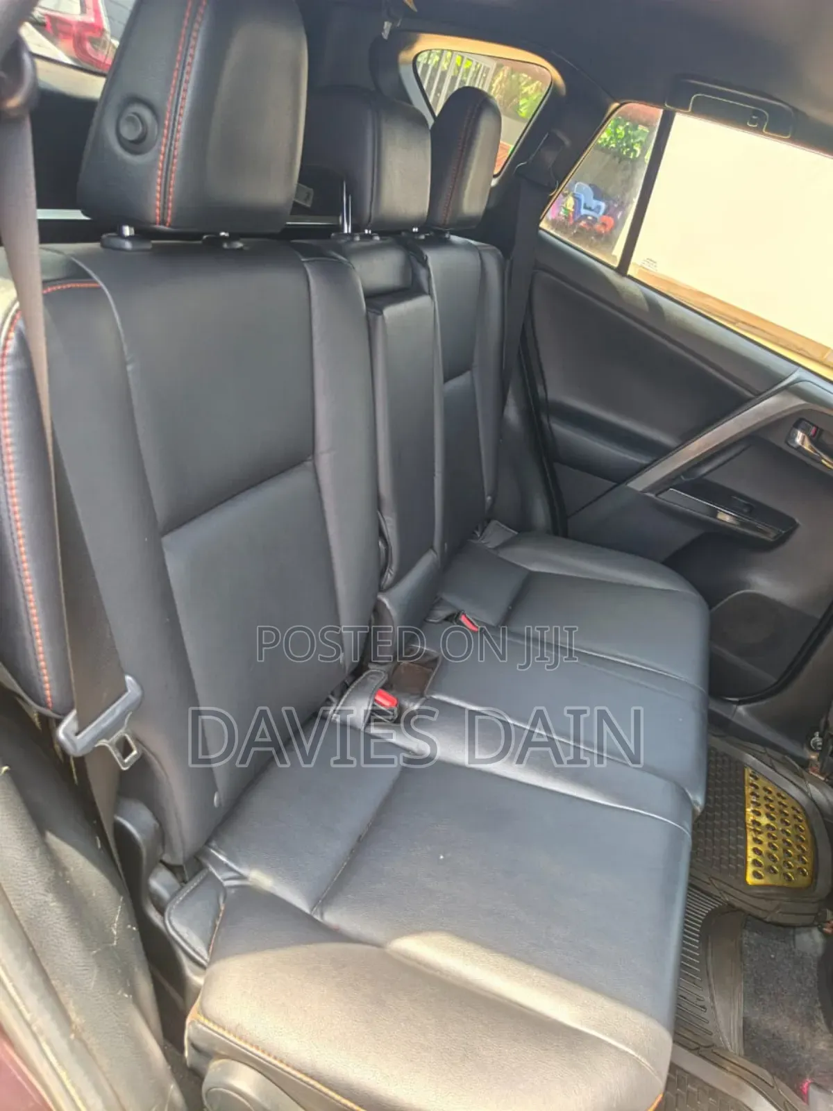 Toyota RAV4 LE 4dr SUV (2.5L 4cyl 6A) 2018 Pink