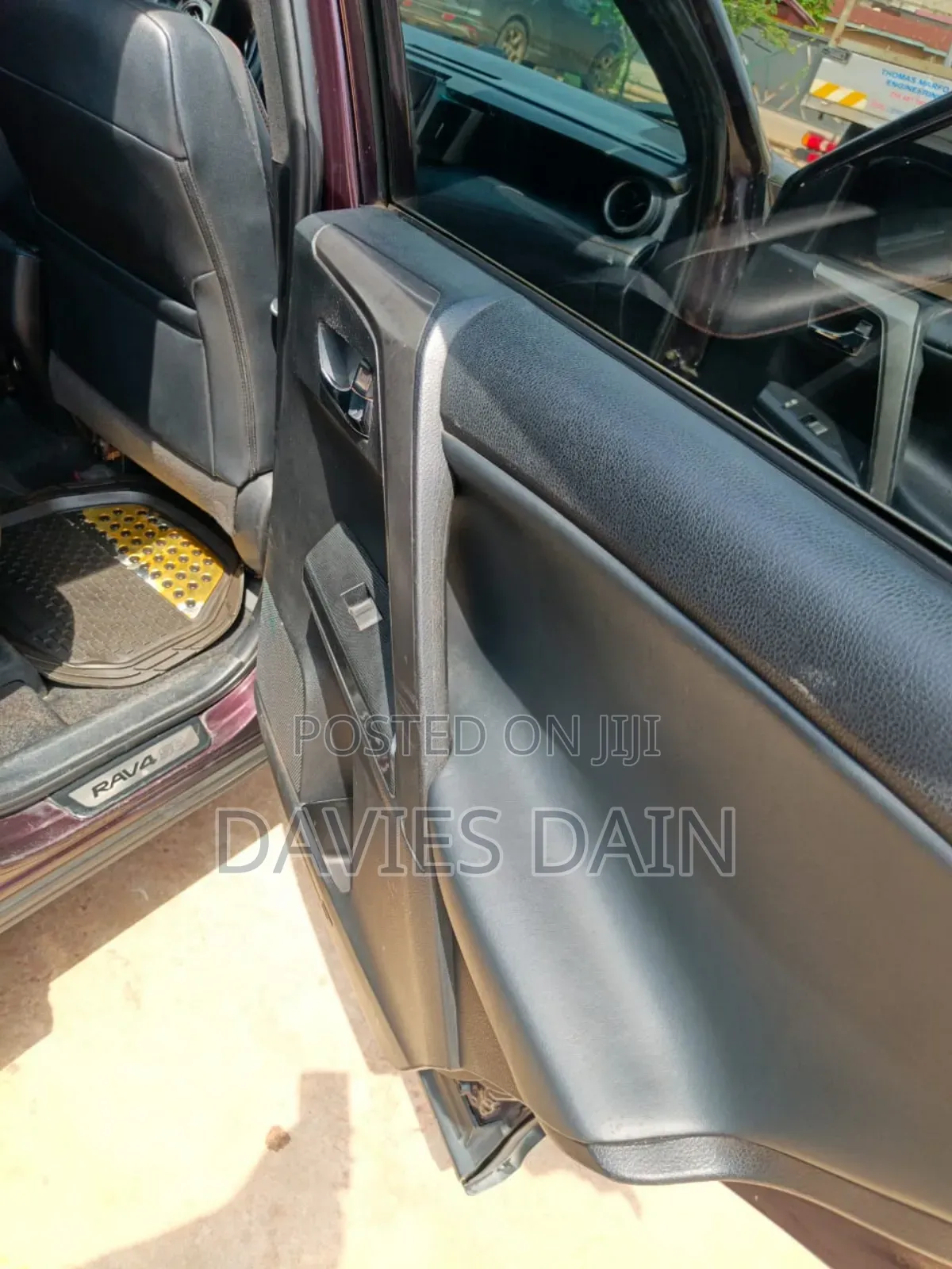 Toyota RAV4 LE 4dr SUV (2.5L 4cyl 6A) 2018 Pink