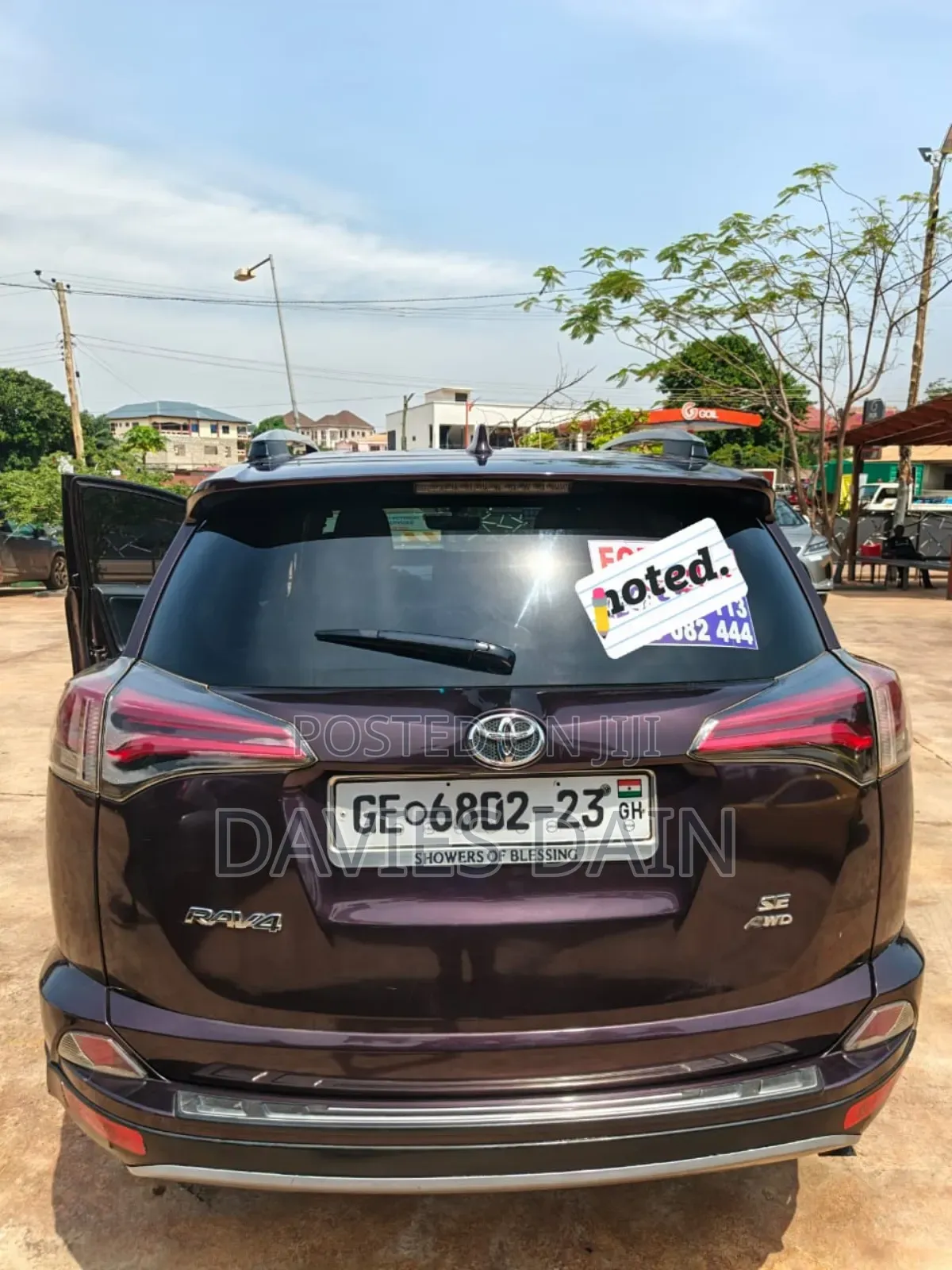 Toyota RAV4 LE 4dr SUV (2.5L 4cyl 6A) 2018 Pink