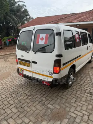 Toyota HiAce 2012 White
