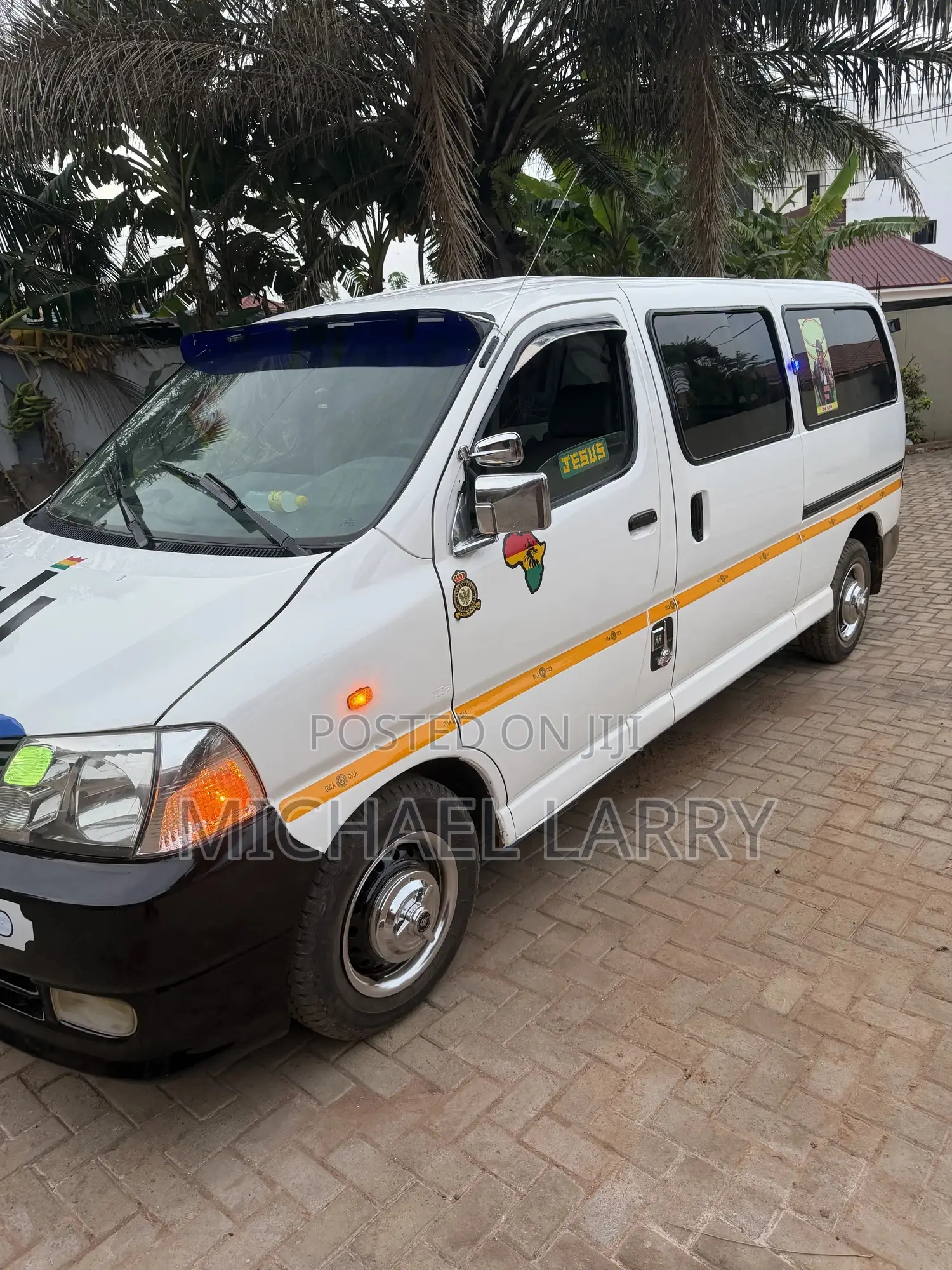 Toyota HiAce 2012 White
