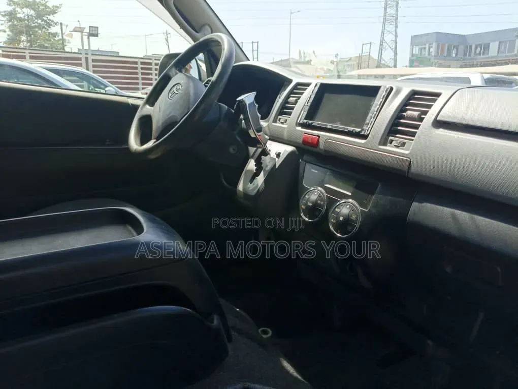 Toyota HiAce 2012 Black