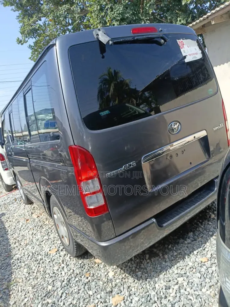 Toyota HiAce 2012 Black