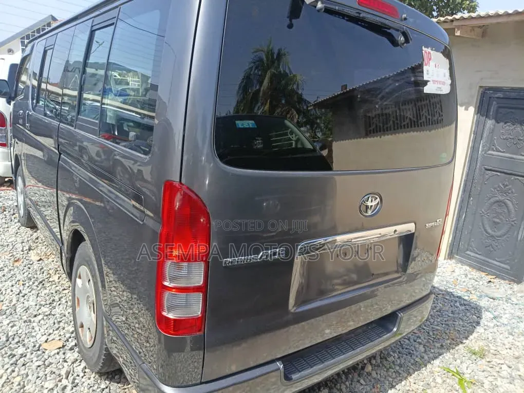 Toyota HiAce 2012 Black