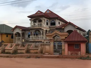 20bdrm House in Kwabre for sale