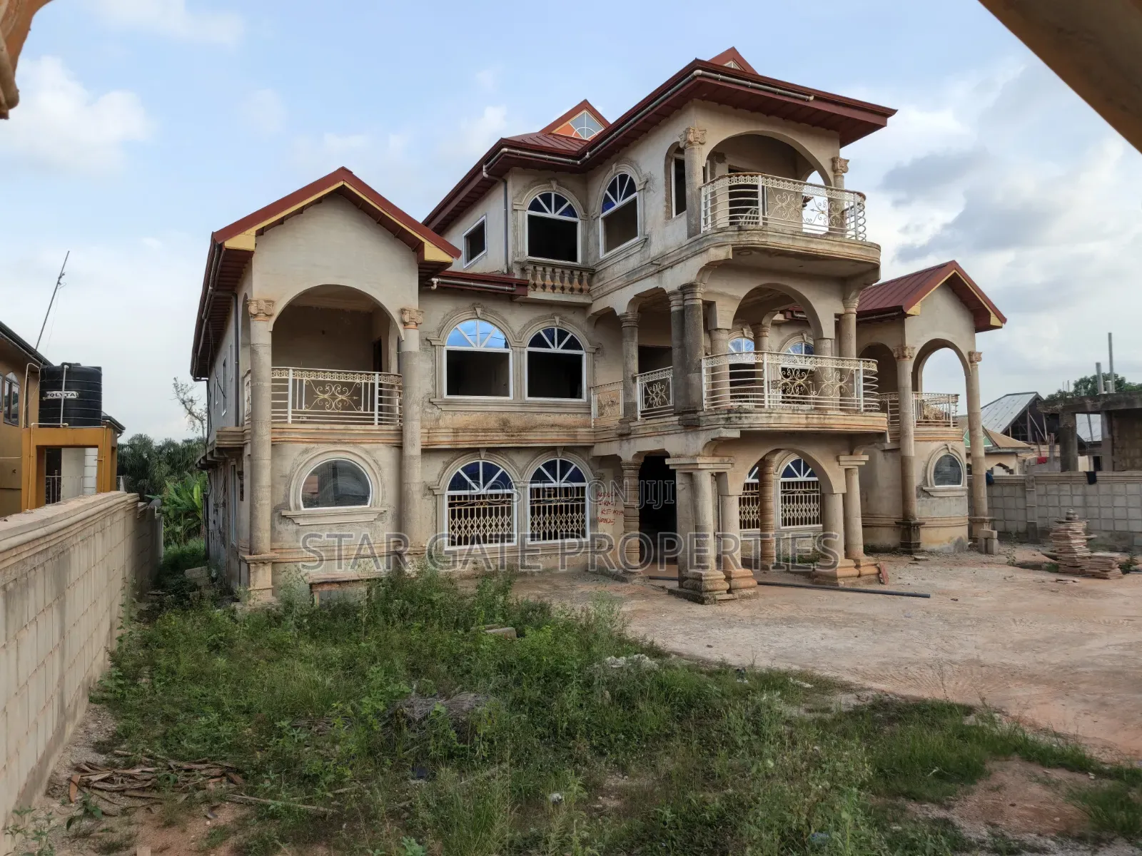 20bdrm House in Kwabre for sale