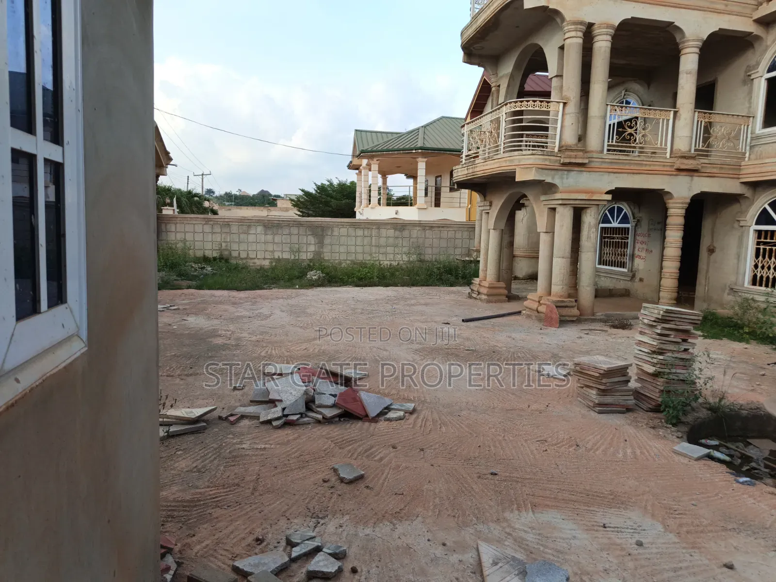 20bdrm House in Kwabre for sale