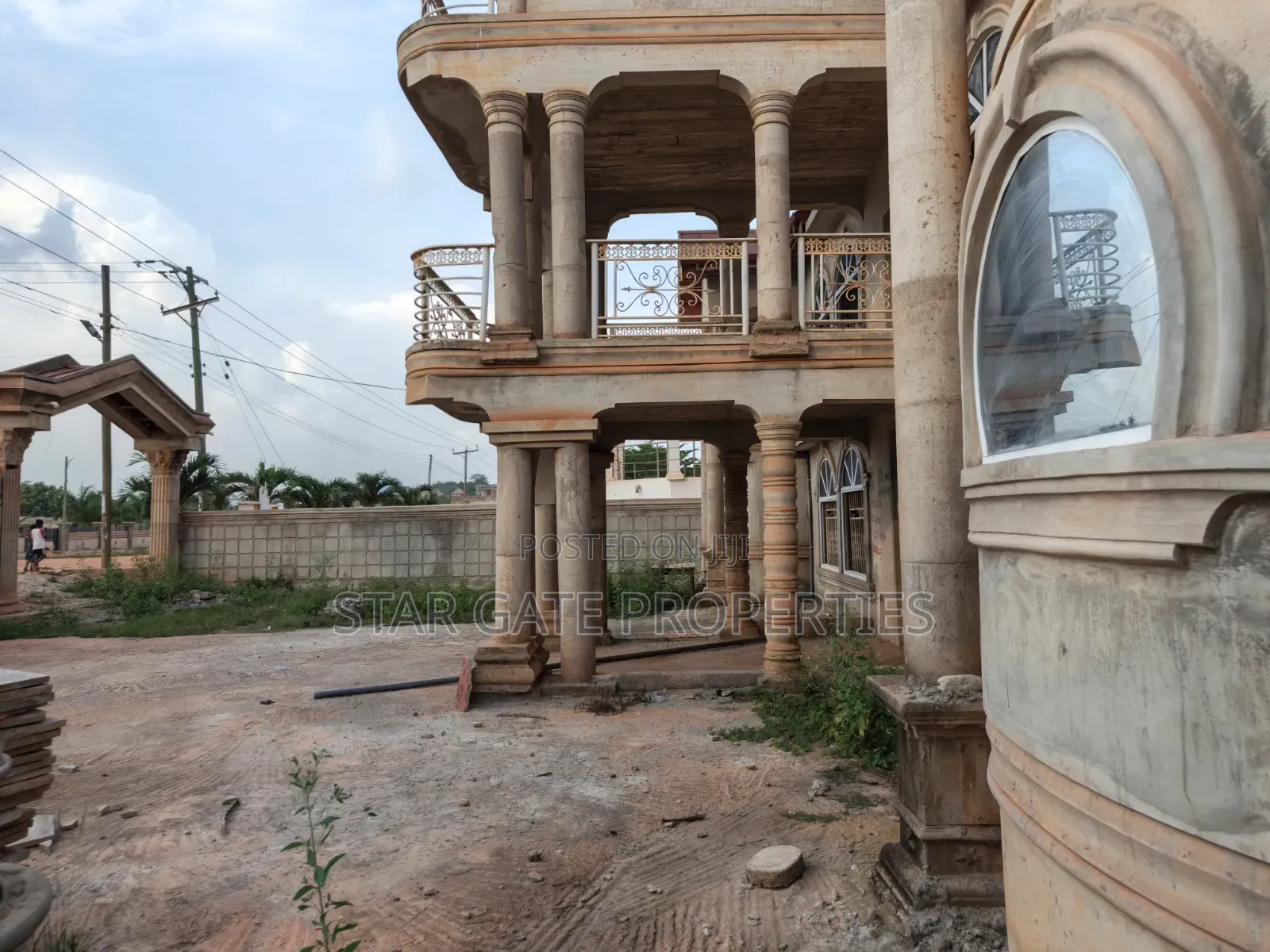 20bdrm House in Kwabre for sale