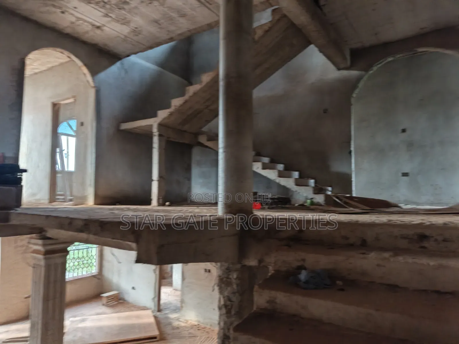 20bdrm House in Kwabre for sale