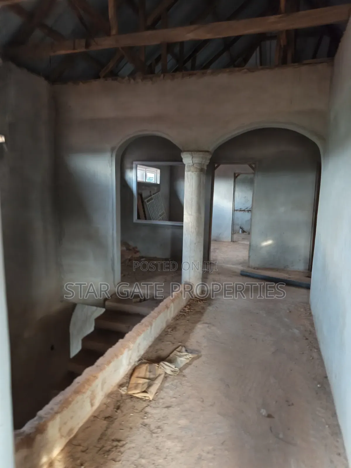 20bdrm House in Kwabre for sale