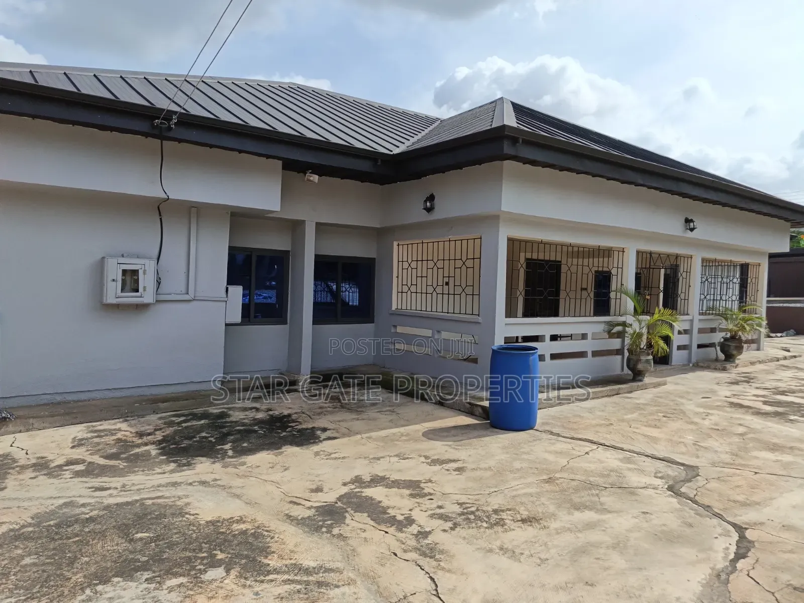 5bdrm House in Buokrom Estate South, Kumasi Metropolitan for sale