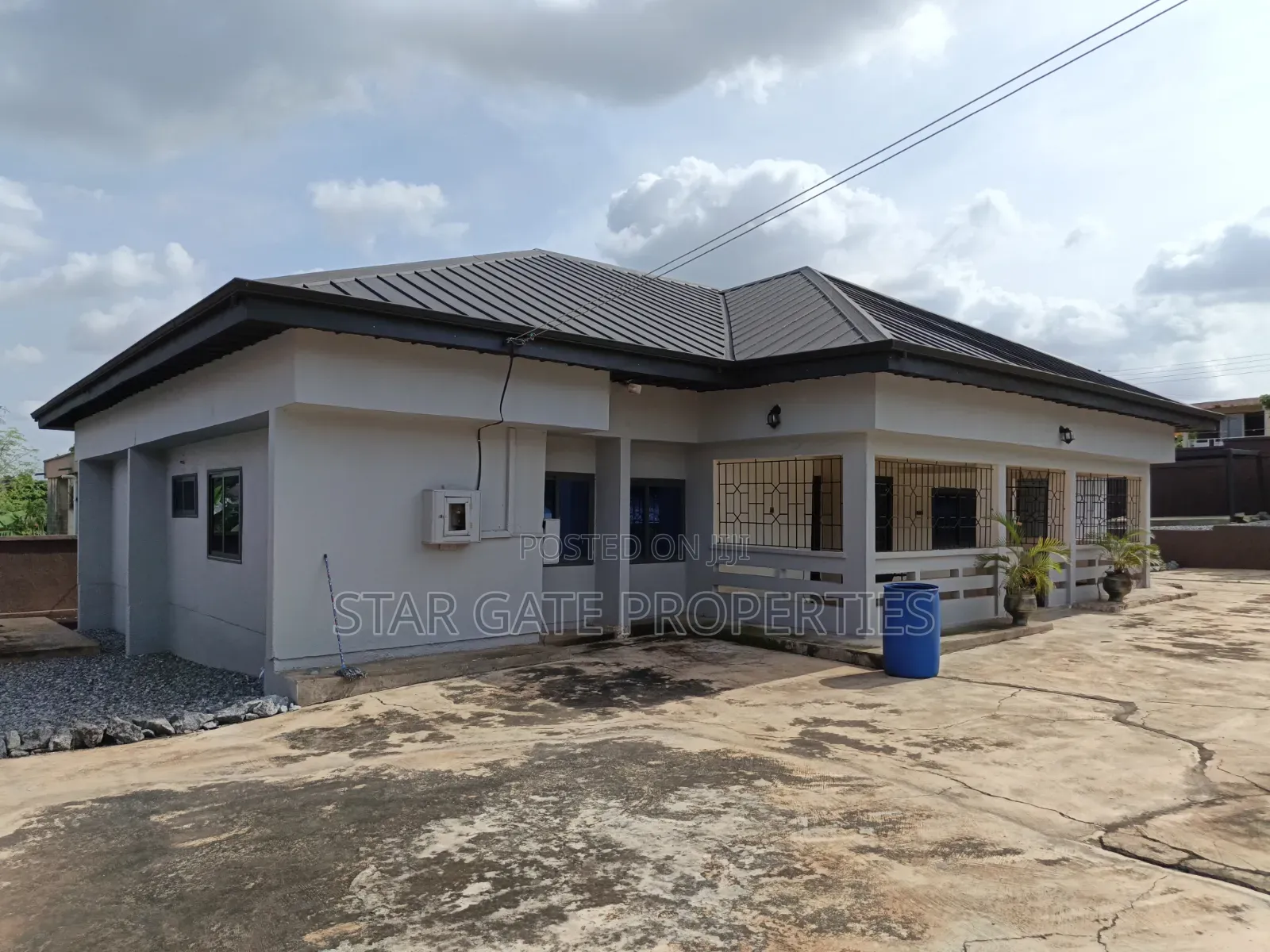 5bdrm House in Buokrom Estate South, Kumasi Metropolitan for sale
