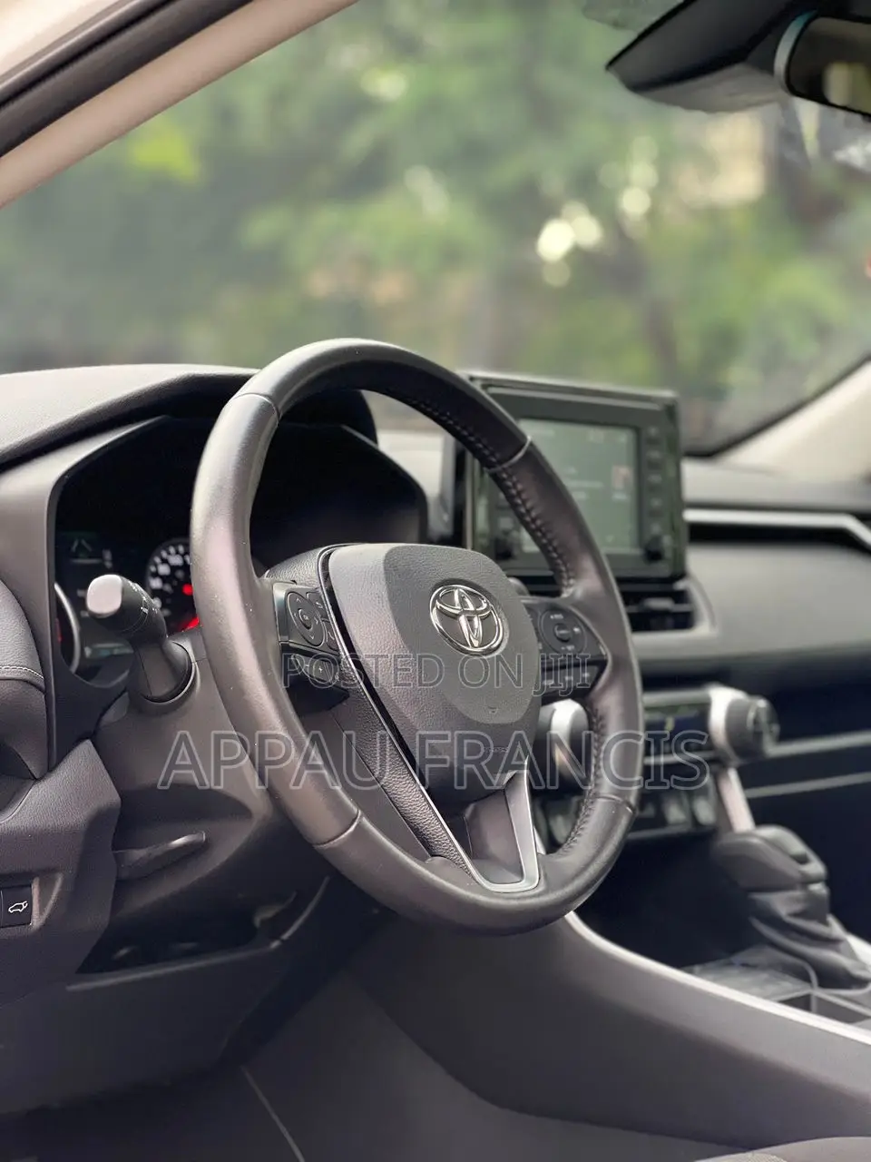 Toyota RAV4 XLE 2021 White