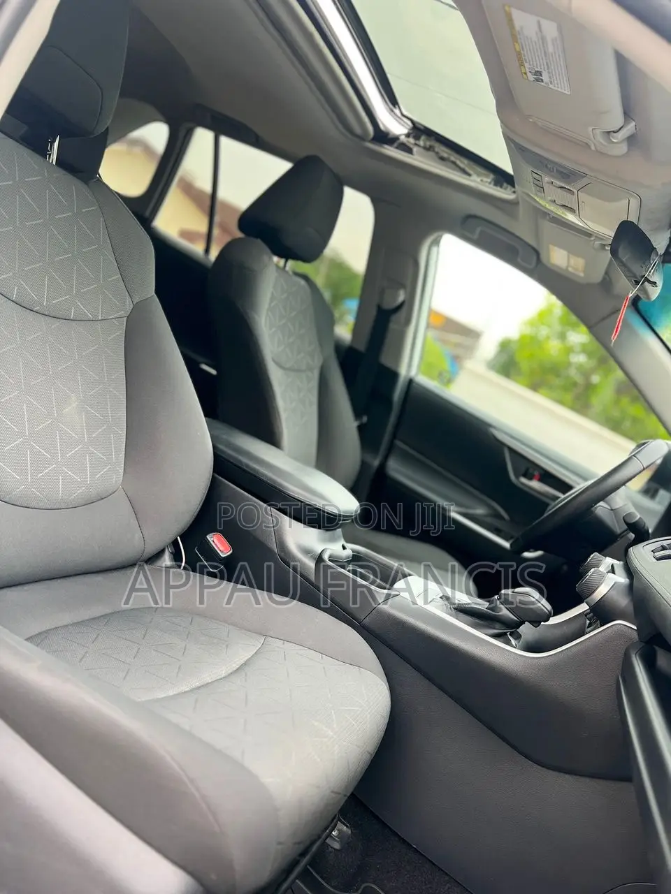 Toyota RAV4 XLE 2021 White