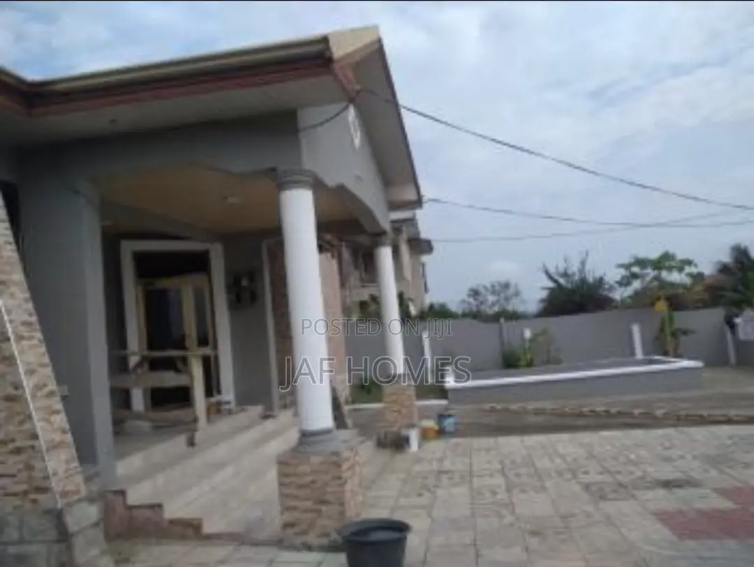 7bdrm Bungalow in Millennium City, Gomoa East for sale