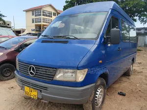 Mercedes-Benz Sprinter 2000 Blue