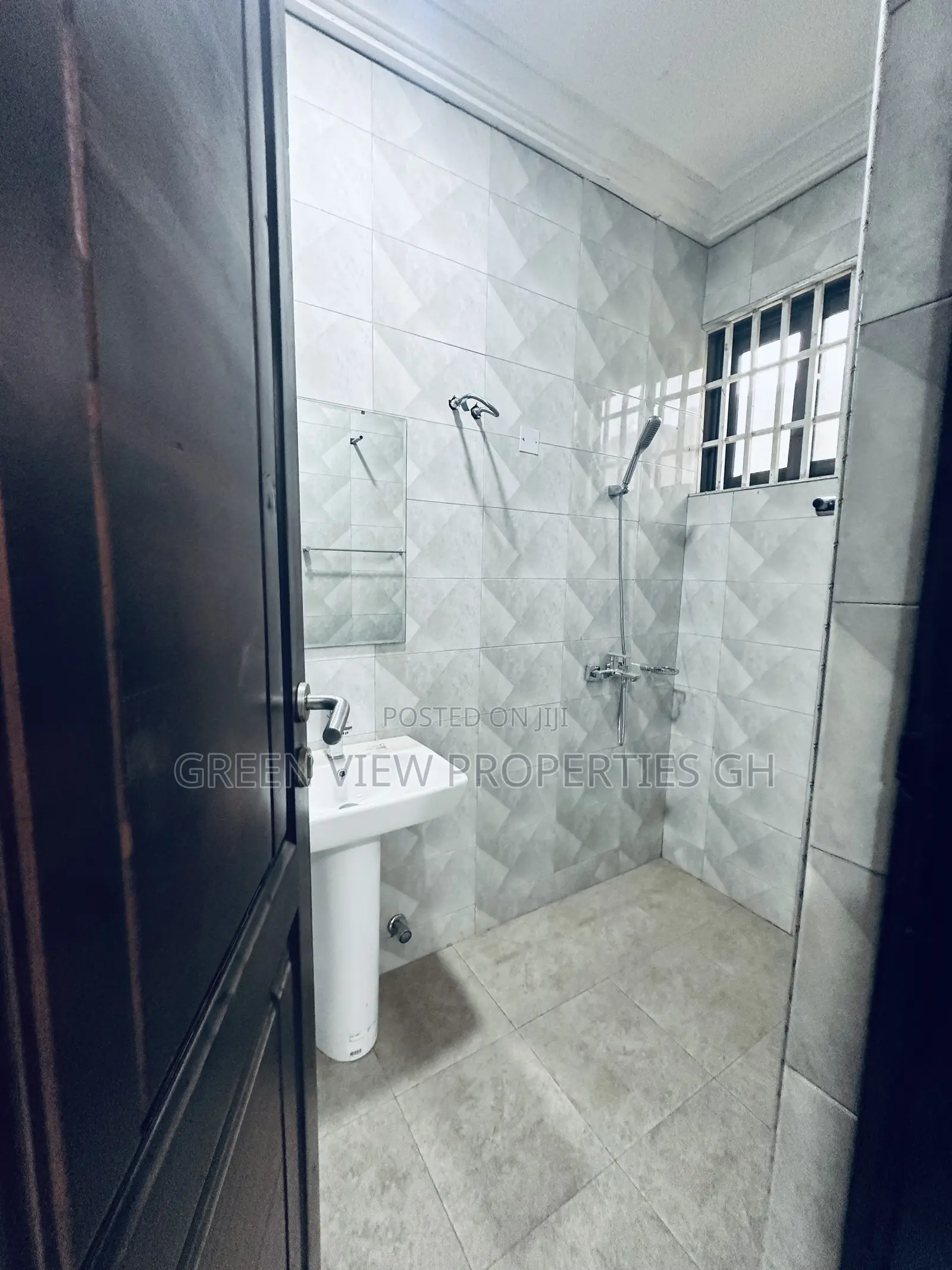 3bdrm Apartment in West Hills Mall Area for rent