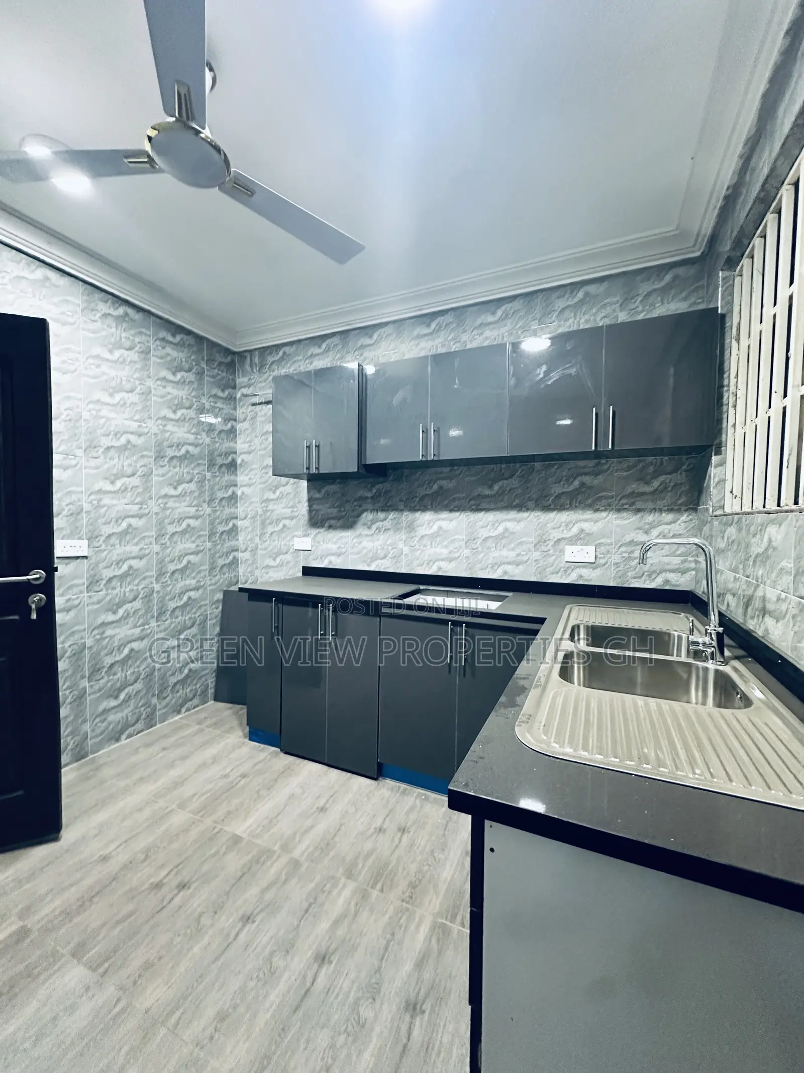3bdrm Apartment in West Hills Mall Area for rent