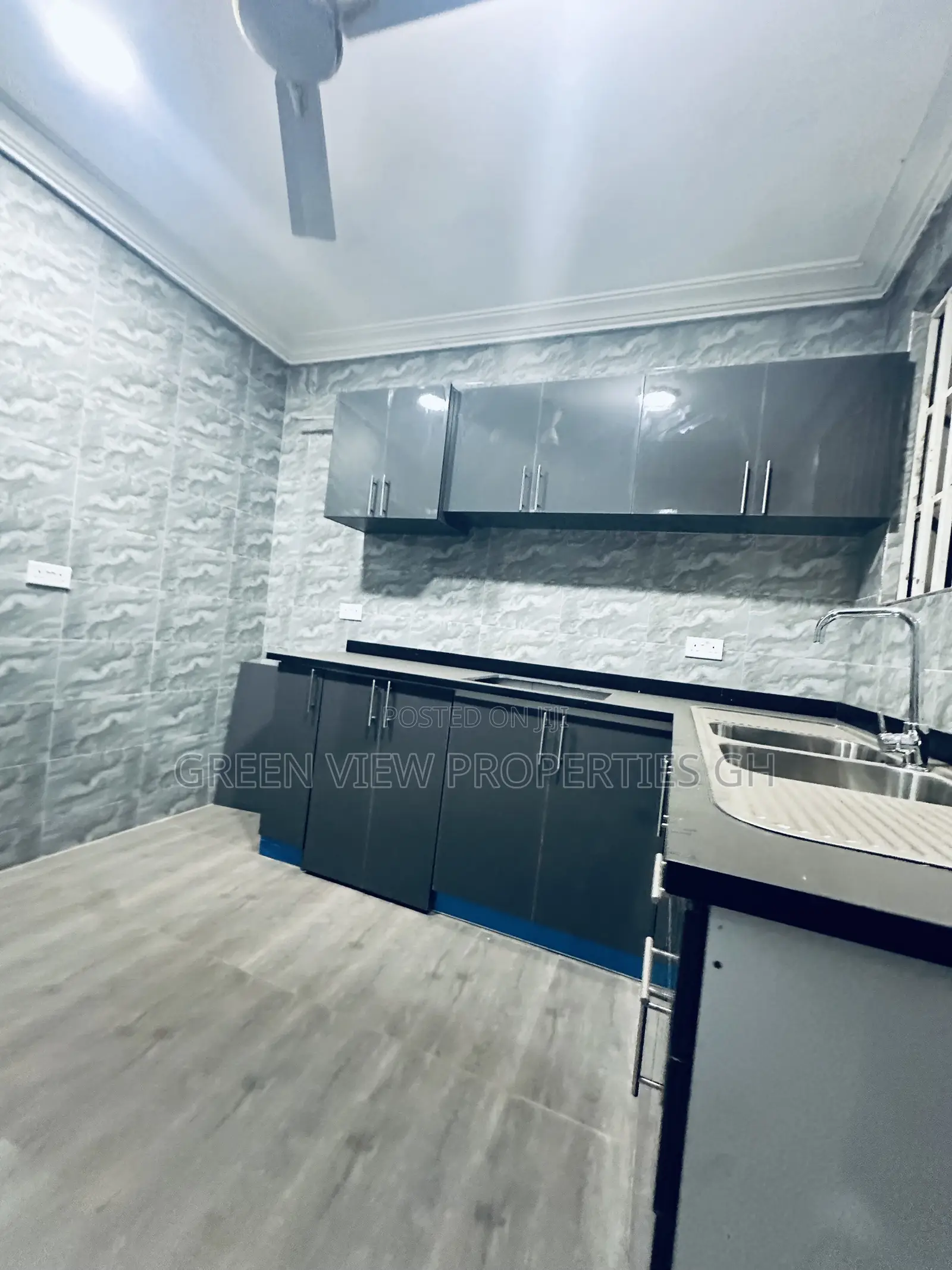 3bdrm Apartment in West Hills Mall Area for rent
