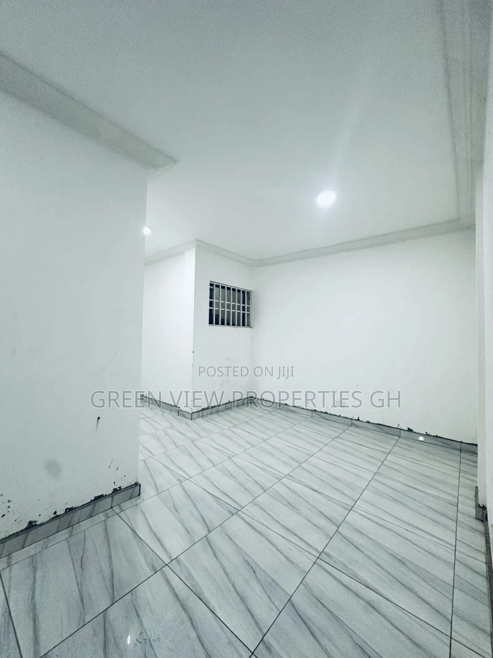 3bdrm Apartment in West Hills Mall Area for rent