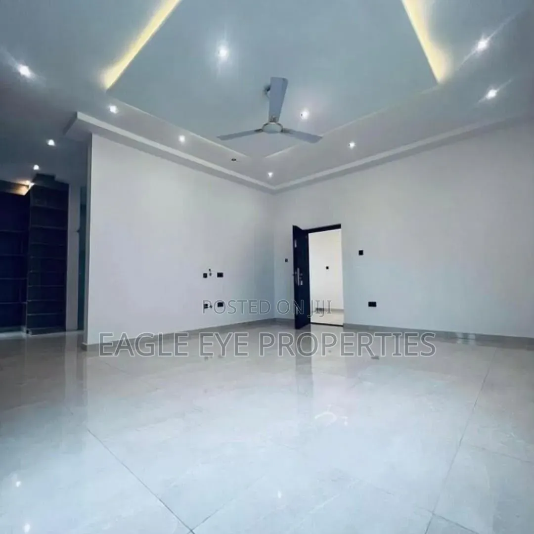 5bdrm House in Ghana Flag for sale